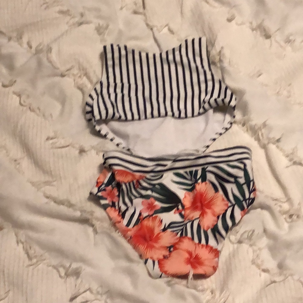 Bathing suit - Picture 2 of 2